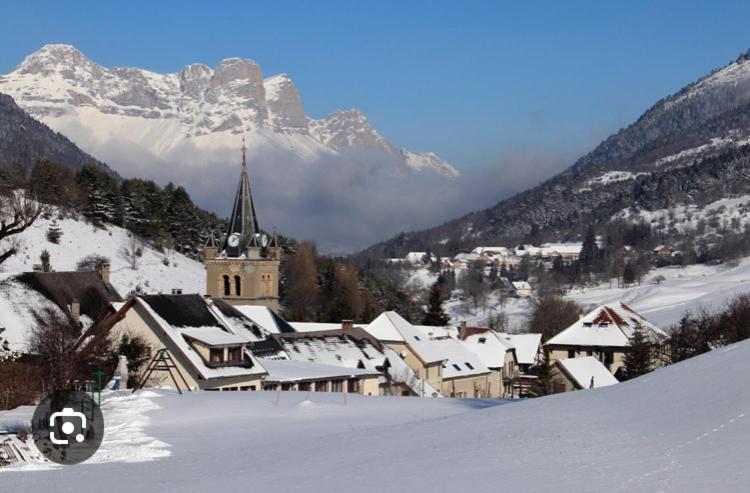 Petit Studio Mansarde 18 M2 Avec Navette Gratuit Aux Pistes De Ski グレス・アン・ヴェルコール エクステリア 写真