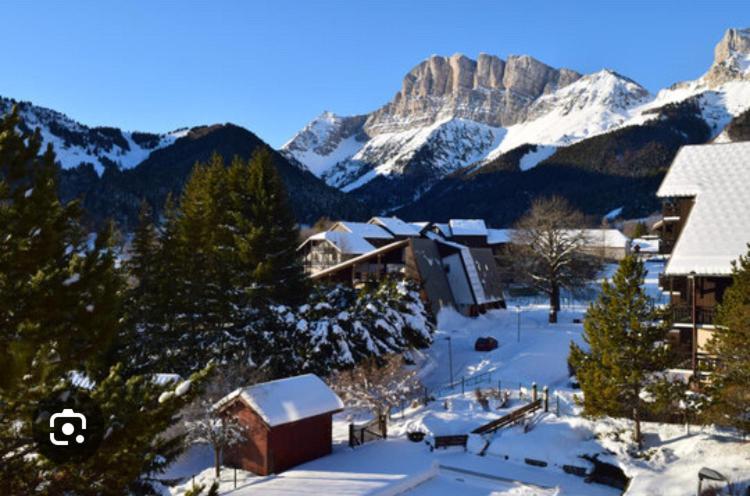 Petit Studio Mansarde 18 M2 Avec Navette Gratuit Aux Pistes De Ski グレス・アン・ヴェルコール エクステリア 写真